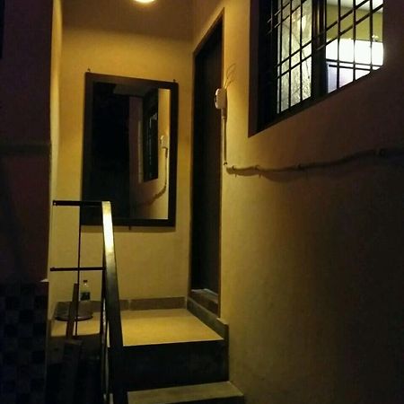 Metro House Hotel New Delhi Exterior photo