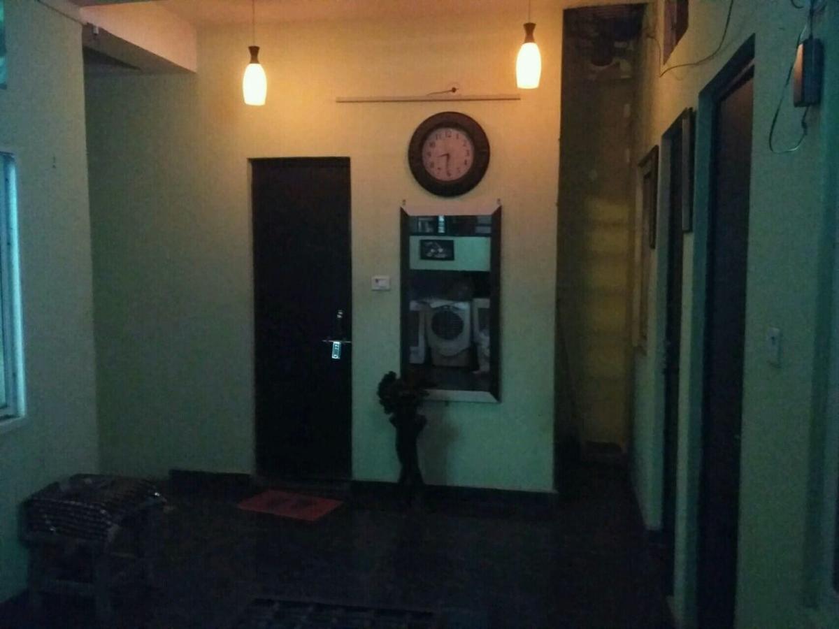 Metro House Hotel New Delhi Exterior photo